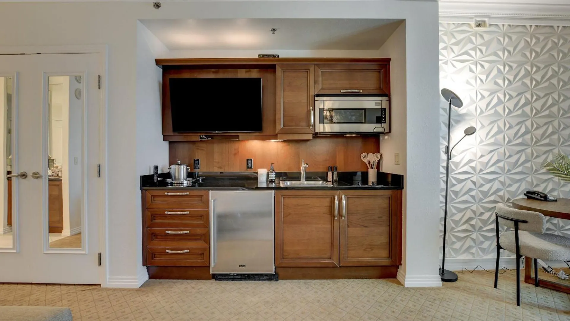 Jewel Suite W/Balcony Mgm Signature * 23Rd Floor* Strip View Las Vegas 0*,  USA